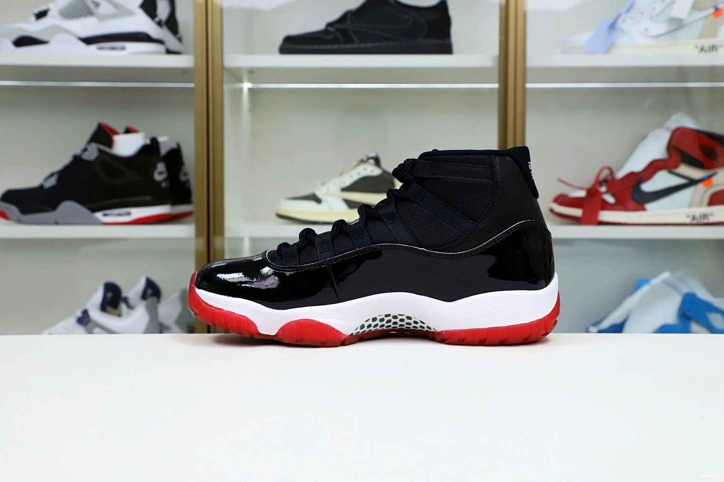 RETRO AIR 2019 11 'BRED' JORDAN 0109